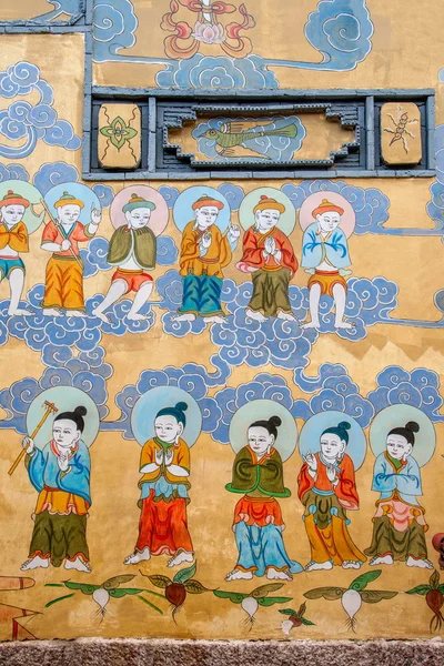 Grandes calles de la ciudad de Lijiang Naxi mitos y leyendas arte mural — Foto de Stock