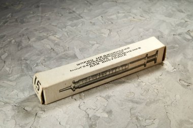 tekrar kullanılabilir şırıngalar ve iğneler. Çoklu kullanım şırıngaları.