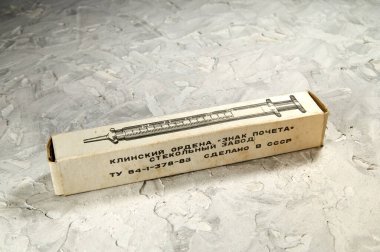 tekrar kullanılabilir şırıngalar ve iğneler. Çoklu kullanım şırıngaları.