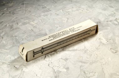 tekrar kullanılabilir şırıngalar ve iğneler. Çoklu kullanım şırıngaları.