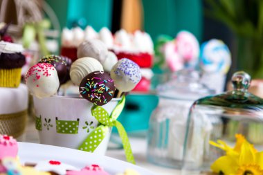 kek ve şeker bir tablo