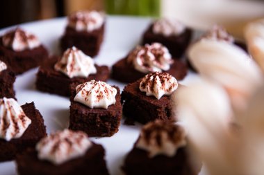 kek ve şeker bir tablo