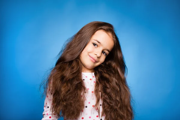 Flicka med snyggt hår — Stockfoto