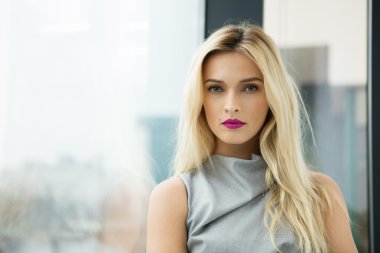 sarışın bir kadın portresi 