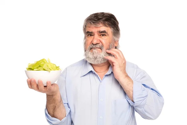 Alte Männer mit einer Schüssel Salat — Stockfoto
