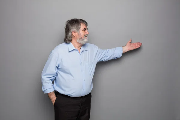 Alter Professor mit grauen Haaren — Stockfoto