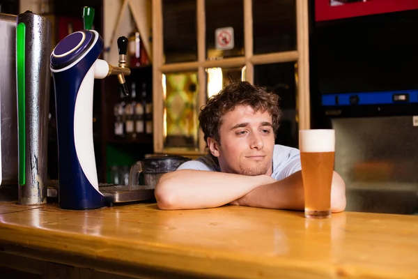 Bartender serving beer in a pub — Stock Photo, Image