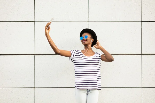 Moderno joven negro chica — Foto de Stock