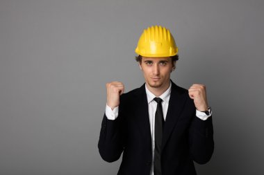 koruma kask gri ile zarif adam