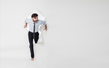 Office adam şık bir kıyafet ve kravat kağıt backgr kırma