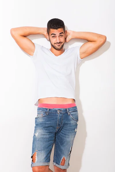 Homem bonito em tshirt branca — Fotografia de Stock