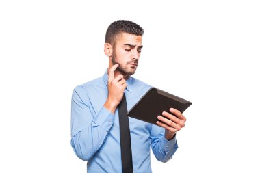 zarif yakışıklı adam tablet kullanma 