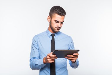 zarif yakışıklı adam tablet kullanma 