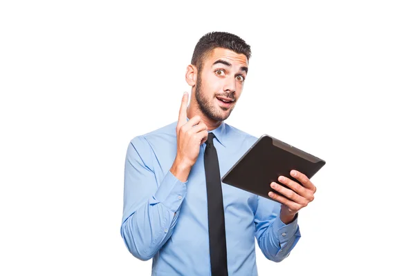 Elegante hombre guapo usando una tableta — Foto de Stock