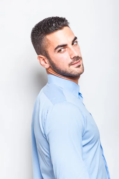 Één elegante man in blauw shirt — Stockfoto