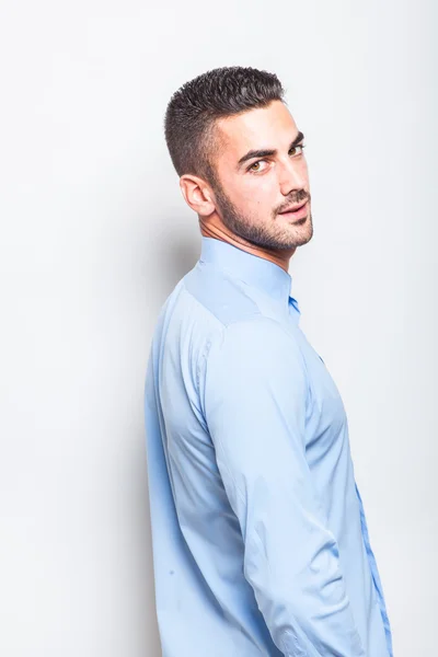 Singolo uomo elegante in camicia blu — Foto Stock