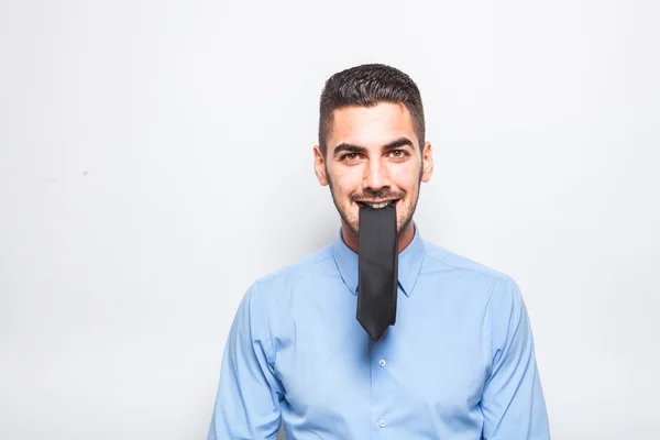 Lediger eleganter Mann im blauen Hemd mit schwarzer Krawatte — Stockfoto