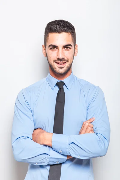 Lediger eleganter Mann im blauen Hemd mit schwarzer Krawatte — Stockfoto