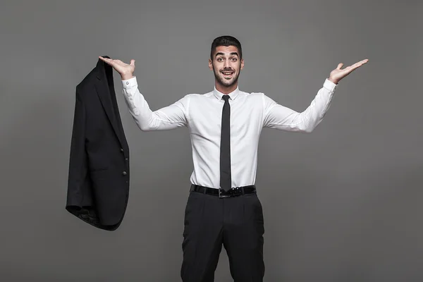 Hombre elegante guapo sobre fondo gris — Foto de Stock