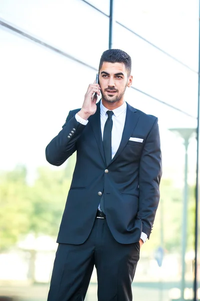 Elegant man talking at cellphone on the street — Stock Photo, Image