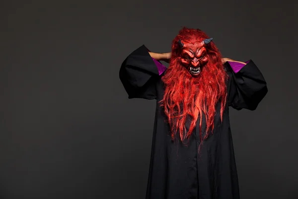 Halloween-Monster auf dunklem Hintergrund — Stockfoto