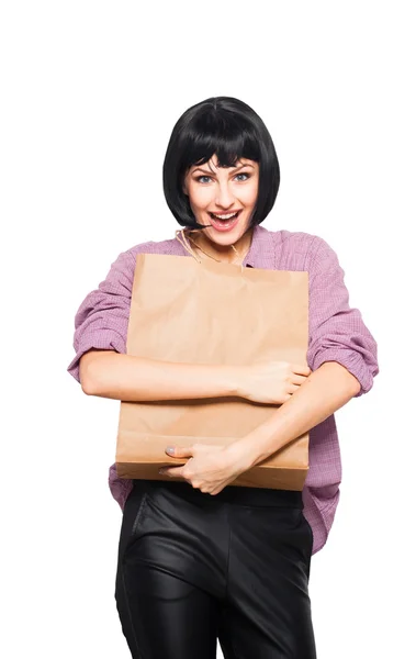 Mujer morena joven con bolsa de compras — Foto de Stock