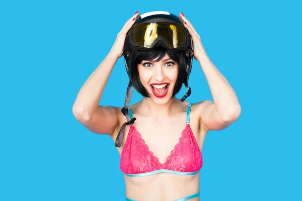 Sexy vrouw in lingerie dragen Skihelm — Stockfoto