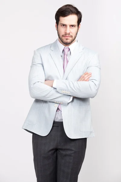 Homem de negócios bonito escritório com barba vestida com terno elegante , — Fotografia de Stock