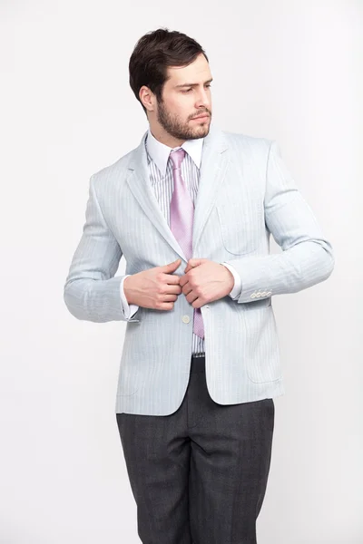 Guapo hombre de negocios de oficina con barba vestido con traje elegante , —  Fotos de Stock