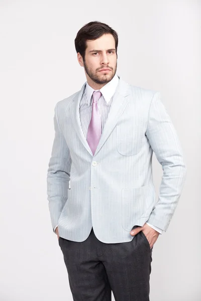 Guapo hombre de negocios de oficina con barba vestido con traje elegante , — Foto de Stock