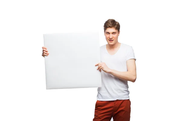 Młoda blond człowiek wyświetlone puste panelu na białym tle — Zdjęcie stockowe