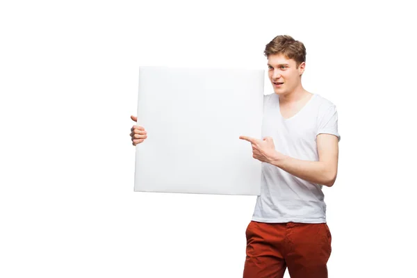 Genç sarışın adam gösteren boş panel üzerinde beyaz izole — Stok fotoğraf