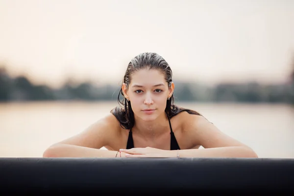 Wet woman in water on paddleboard — Stock Photo, Image