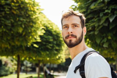 Sırt çantası dışında ile öğrenci