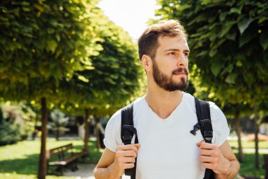 Sırt çantası dışında ile öğrenci