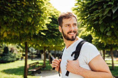 Sırt çantası dışında ile öğrenci