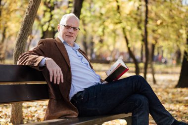 zarif ihtiyar dışında bir kitap okuma