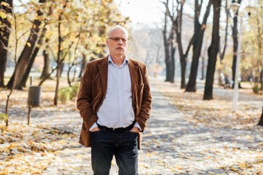 zarif yaşlı yürüme 