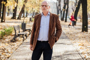 zarif yaşlı yürüme 