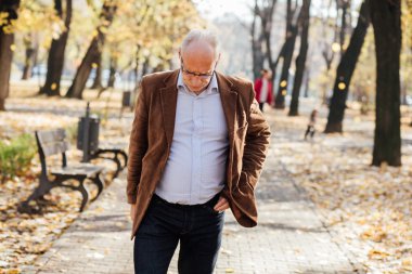 zarif yaşlı yürüme 