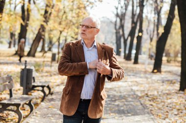 zarif yaşlı yürüme 