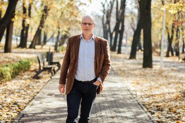 zarif yaşlı yürüme 