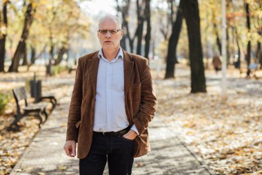 zarif yaşlı yürüme 