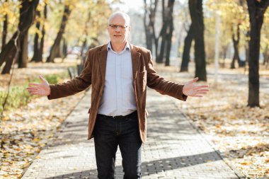 zarif yaşlı yürüme 