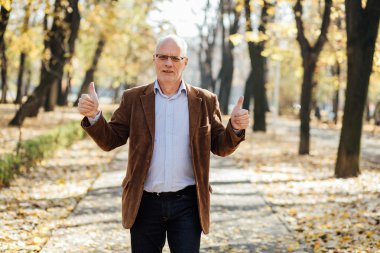 zarif yaşlı yürüme 