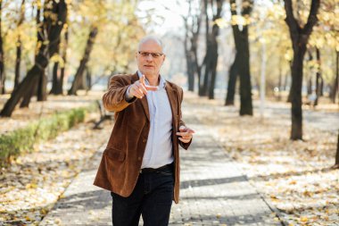 zarif yaşlı yürüme 