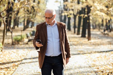 zarif yaşlı yürüme 