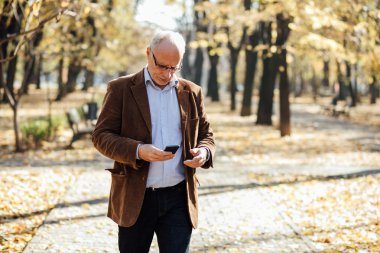 zarif yaşlı yürüme 