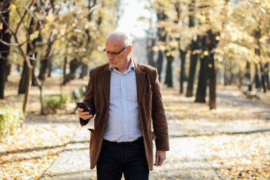 zarif yaşlı yürüme 