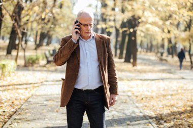 zarif yaşlı yürüme 